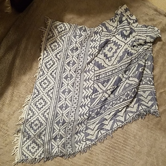 Poncho - Picture 2 of 3